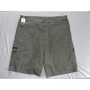 Wrangler Performance Quick Dry Wicking Breathable Cargo Shorts. Men's 42, NWT!!